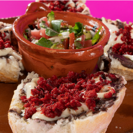 2do.T Molletes con chorizo